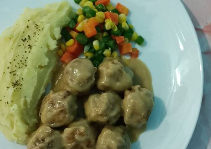 Bagaimana Menyiapkan Swedish meatball, Lezat Sekali