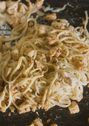 Una foto de Fideos con pollo 🥘