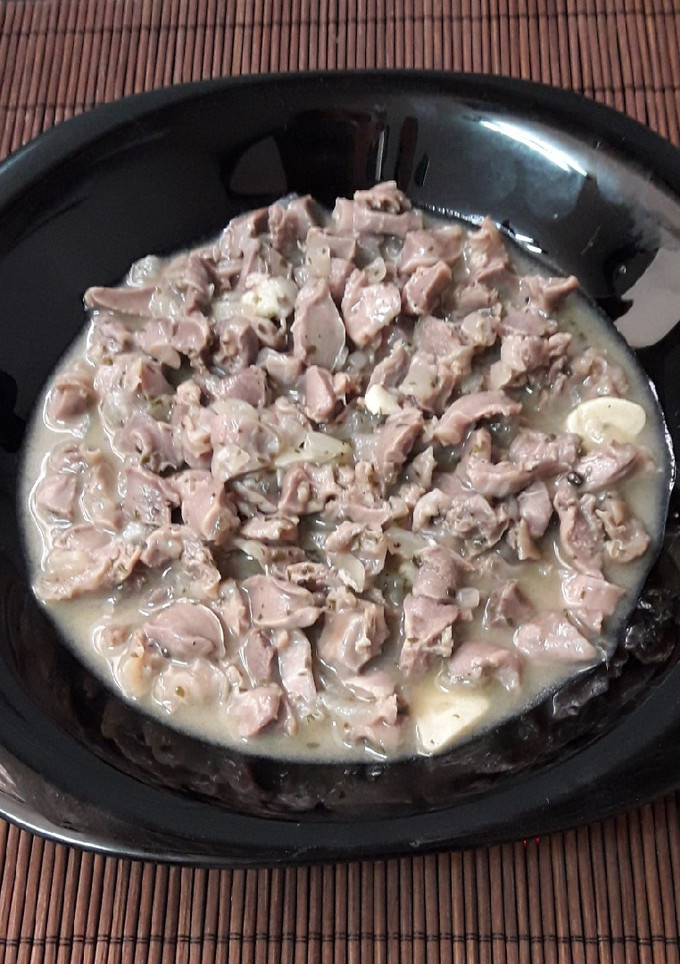 Una foto de Mollejas de pollo encebolladas con vino