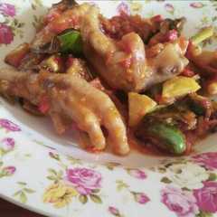 Ceker ayam rica rica dengan kentang dan terong রেসিপির প্রধান ছবি