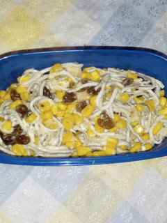 Una foto de Revuelto de gulas y maíz para tupper