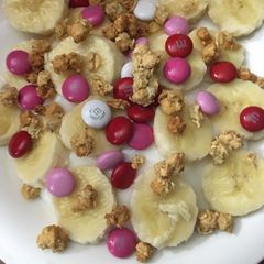 A picture of Kids M&M & fruit yogurt.