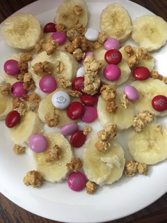 A picture of Kids M&M & fruit yogurt.
