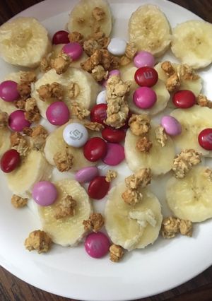 A picture of Kids M&M & fruit yogurt.
