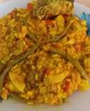 Paella de verduras con conejo