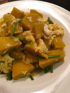 รูปของ ฟักทองผัดไข่🎃🍳