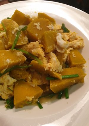รูปของ ฟักทองผัดไข่🎃🍳