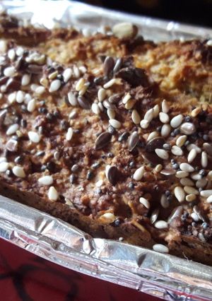 Una foto de Budín de banana y jengibre con harina de avena y semillas