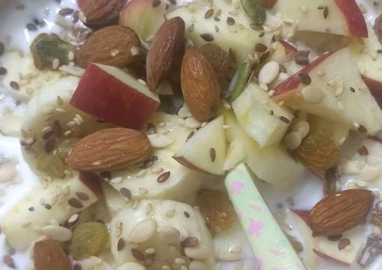 Over Night Soaked oat with fruits and dry fruits