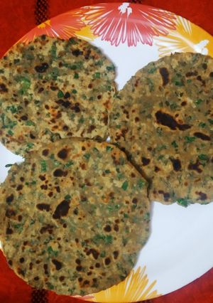बथुआ का थेपला (bathua ka thepla recipe in Hindi) रेसिपी मुख्य फोटो