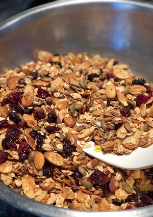 Hình của món Granola - công thức Justonecookbook.