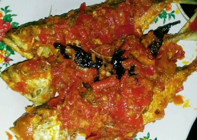 Resep Balado Ikan Kembung Simple Oleh Jingga_merah - Cookpad