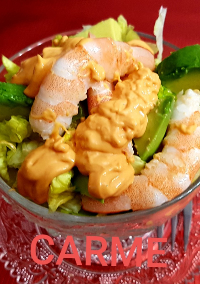 Una foto de Cóctel de langostinos y aguacate