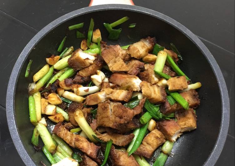 Recipe of Perfect Roasted Pork With Garlic And Scallion