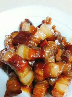 Hình của món Thịt ba rọi kho giòn trong.