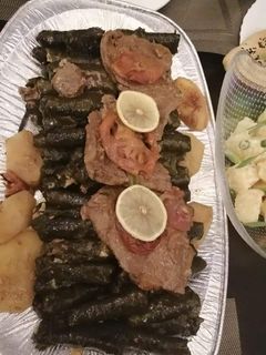صورة لوصفة ورق عنب مع شرائح لحمه ستيك