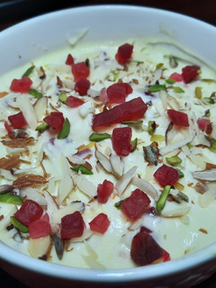 केसरी श्रीखंड (kesari shrikhand Recipe in hindi) रेसिपी मुख्य फोटो