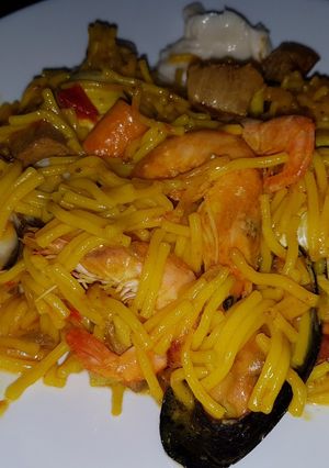 Una foto de 🥘 fideuá 🥘