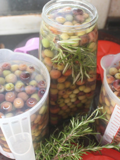 Una foto de Aceitunas en adobo con sosa caústica