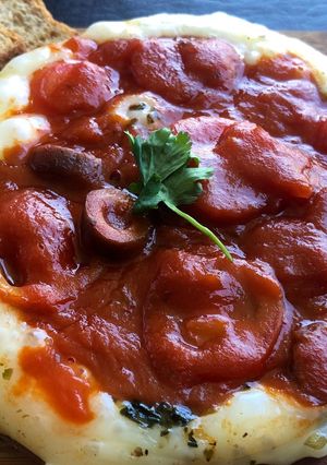 Una foto de Provoleta al pomodoro con mini tostaditas integrales!!