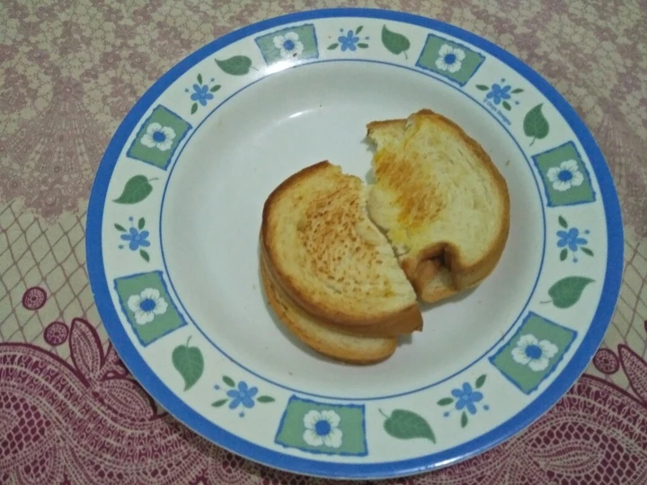 Cara Mudah Menyiapkan Resep Roti panggang teflon isian gula yang Enak Banget Anti Ribet, Menggugah Selera