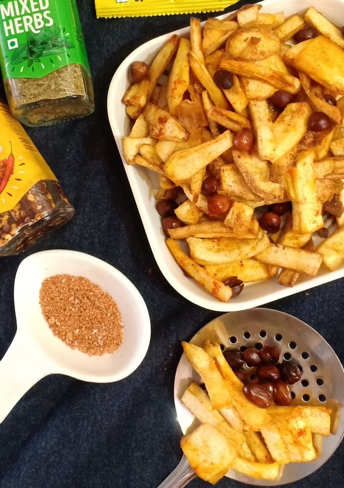 કાચા કેળા ની ફ્રેન્ચ ફ્રાય (Kacha Kela French Fry Recipe In Gujarati) રેસીપી મુખ્ય ફોટો