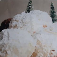 A picture of Walnut SNOWBALL COOKIES.