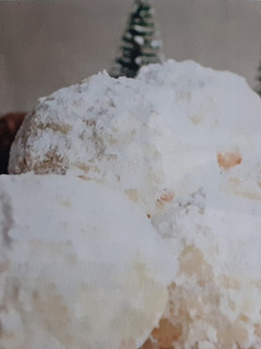 A picture of Walnut SNOWBALL COOKIES.