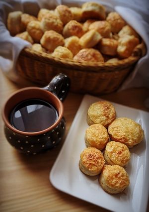 Sajtos-burgonyás pogácsa recept fotója