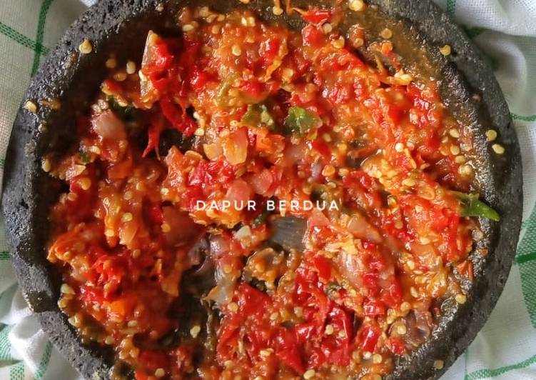 Resep Sambal Tomat Daun Jeruk #TantanganAkhirTahun #MasakdiTahunBaru yang Lezat Sekali