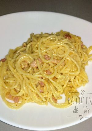 Una foto de Spaguetis a la carbonara. Sin nata !