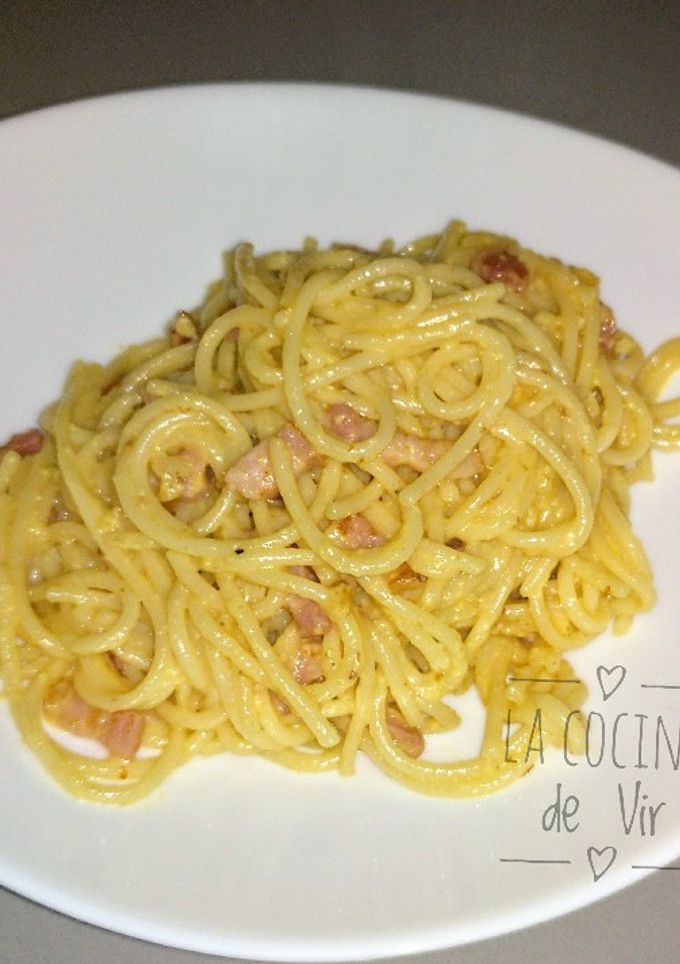 Una foto de Spaguetis a la carbonara. Sin nata !