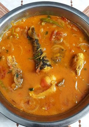 রুই মাছ এর ঝোল টমেটো দিয়ে রেসিপির প্রধান ছবি