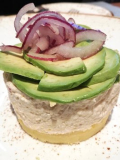 Una foto de Causa limeña de pollo (Saona)