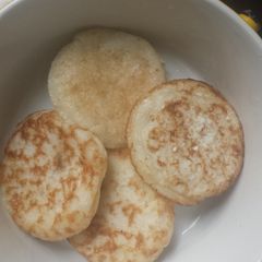 A picture of Waina(rice cake).