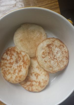 A picture of Waina(rice cake).