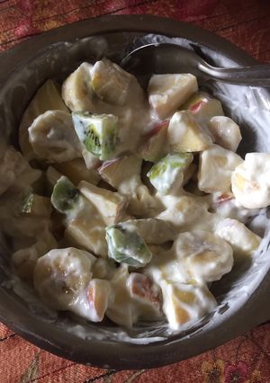 A picture of Curd fruit salad.