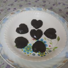 A picture of (meethi recipe)Small pinnata heart shape dark chocolates.