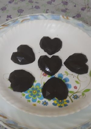 A picture of (meethi recipe)Small pinnata heart shape dark chocolates.