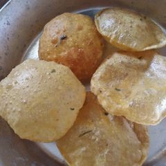 A picture of Methi ajwain Puri.