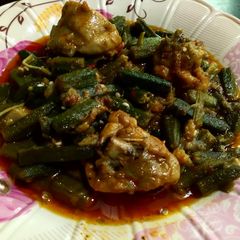 A picture of Gravy Bhindhi chicken.