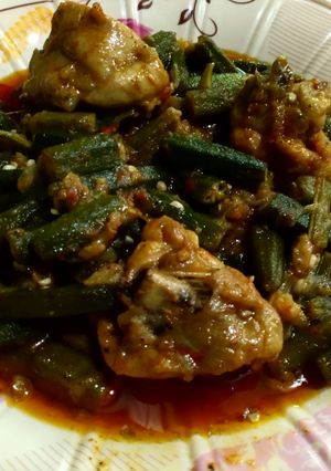 A picture of Gravy Bhindhi chicken.