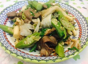 Hình của món Tim heo xào nấm vs đậu bắp.