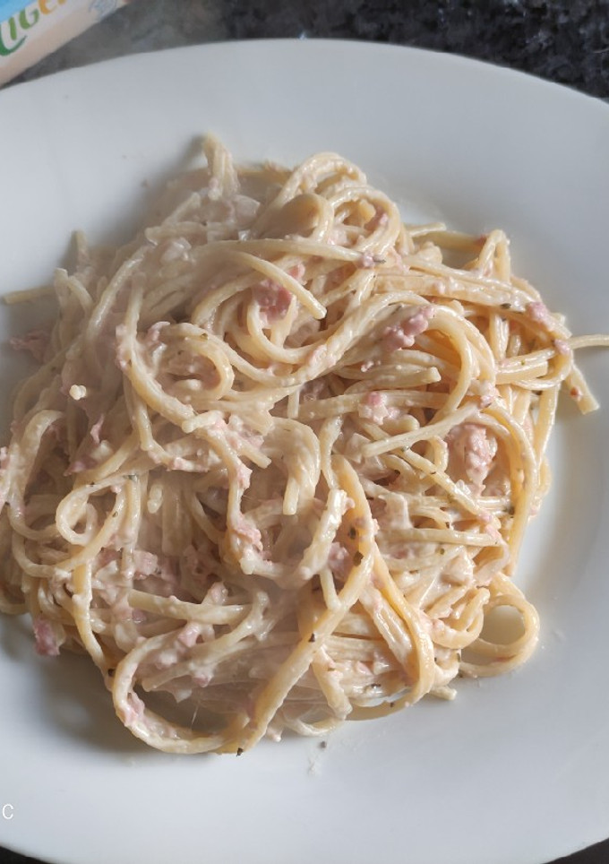 Una foto de Tallarines con salsa blanca deliciosa
