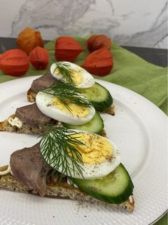 Фото Бутерброди з язиком 🥒.