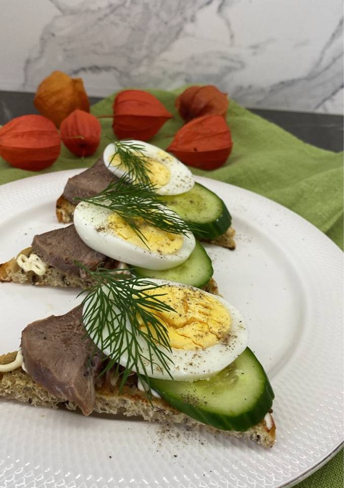 Бутерброди з язиком 🥒