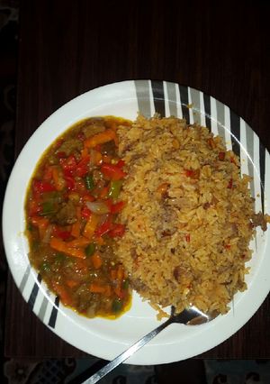 A picture of Arabian rice and curry soup.