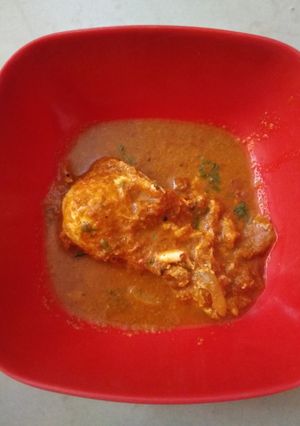 A picture of Broken egg curry.