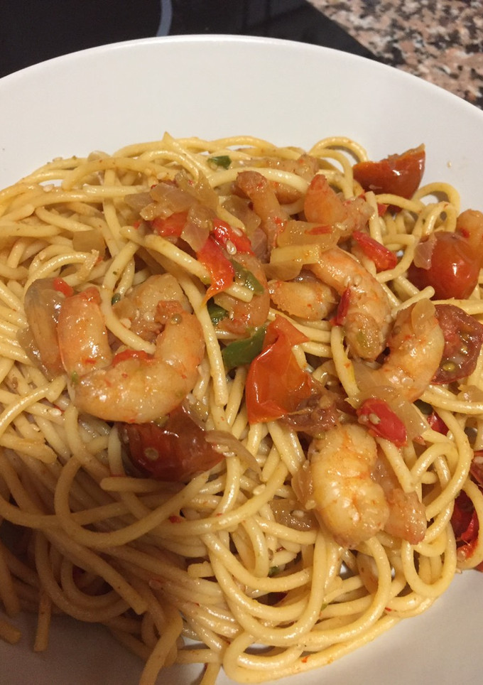 Una foto de Spaguettis con gambas