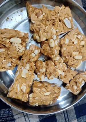 मूंगफली चक्की (MOONGPHALI CHAKKI RECIPE IN HINDI) रेसिपी मुख्य फोटो